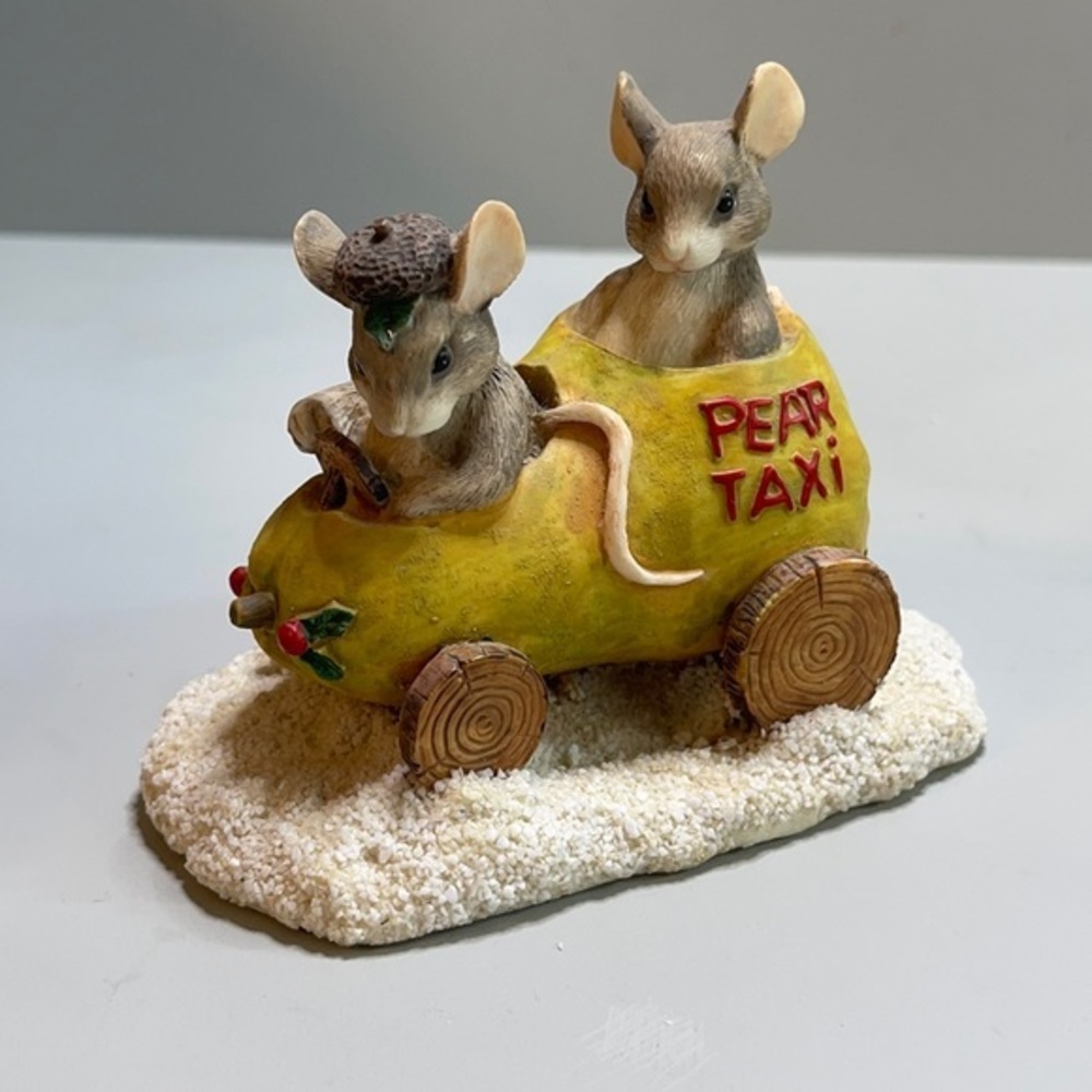 Charming Tails.  Pear Taxi. Christmas.